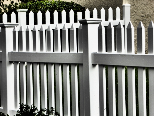 76-fences-white-p1050188